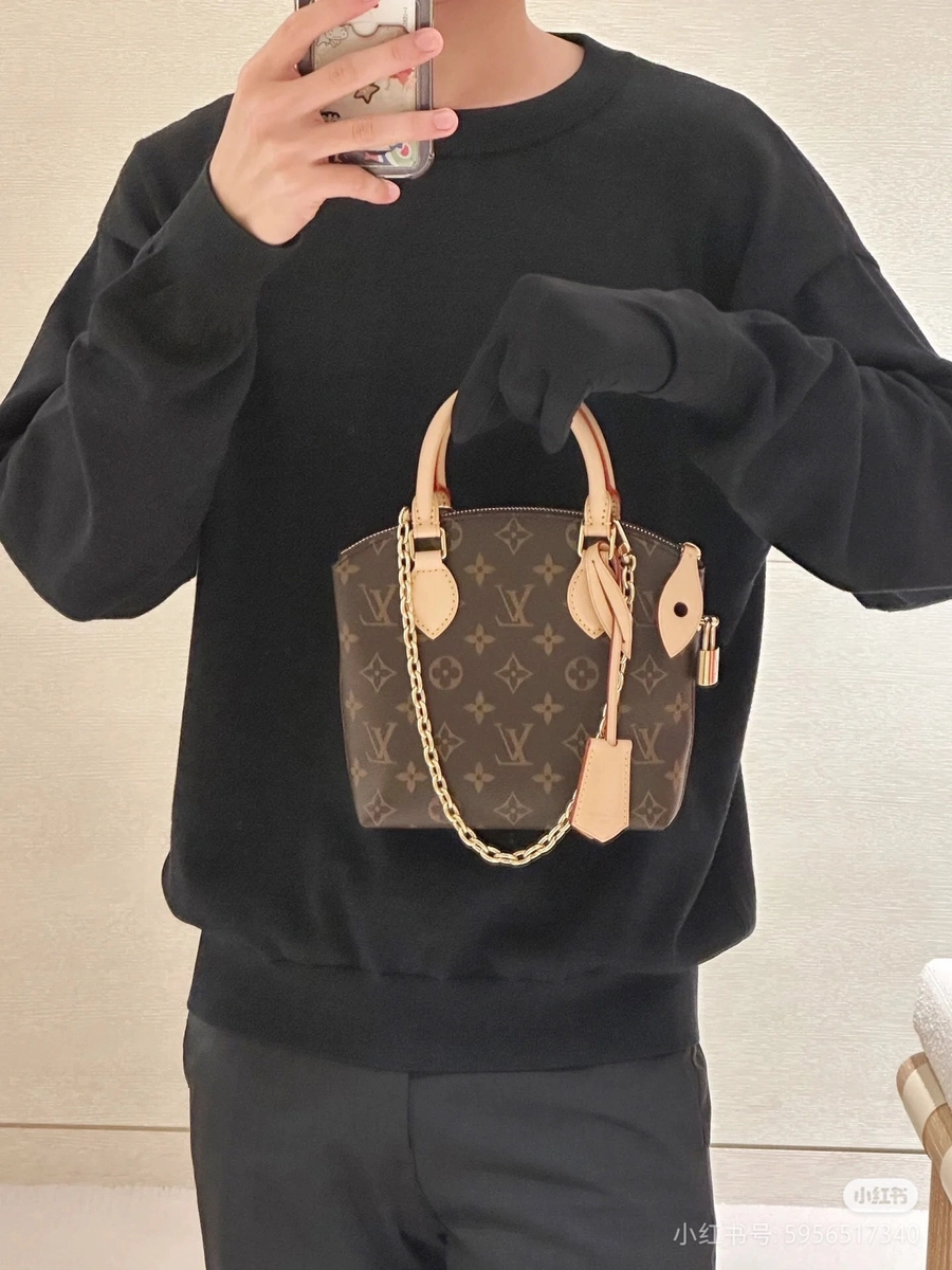 高仿名牌包LV 2024 秋冬時裝秀系列Lockit BB Monogram 鏈條包包包-M12019正品級別-貨到付款