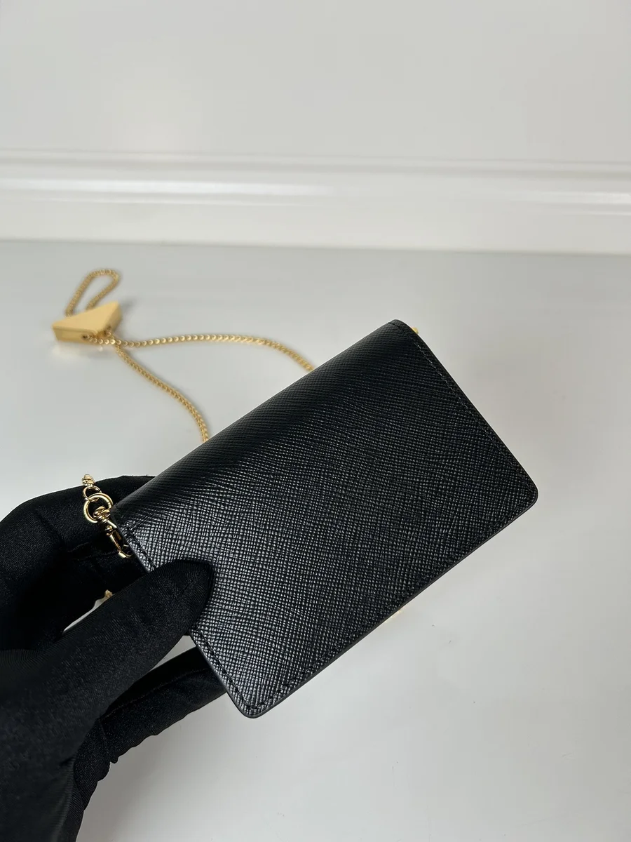 高仿奢侈品包Prada Essentials 1MR034 PM黑色皮革卡片包包正品級別-貨到付款