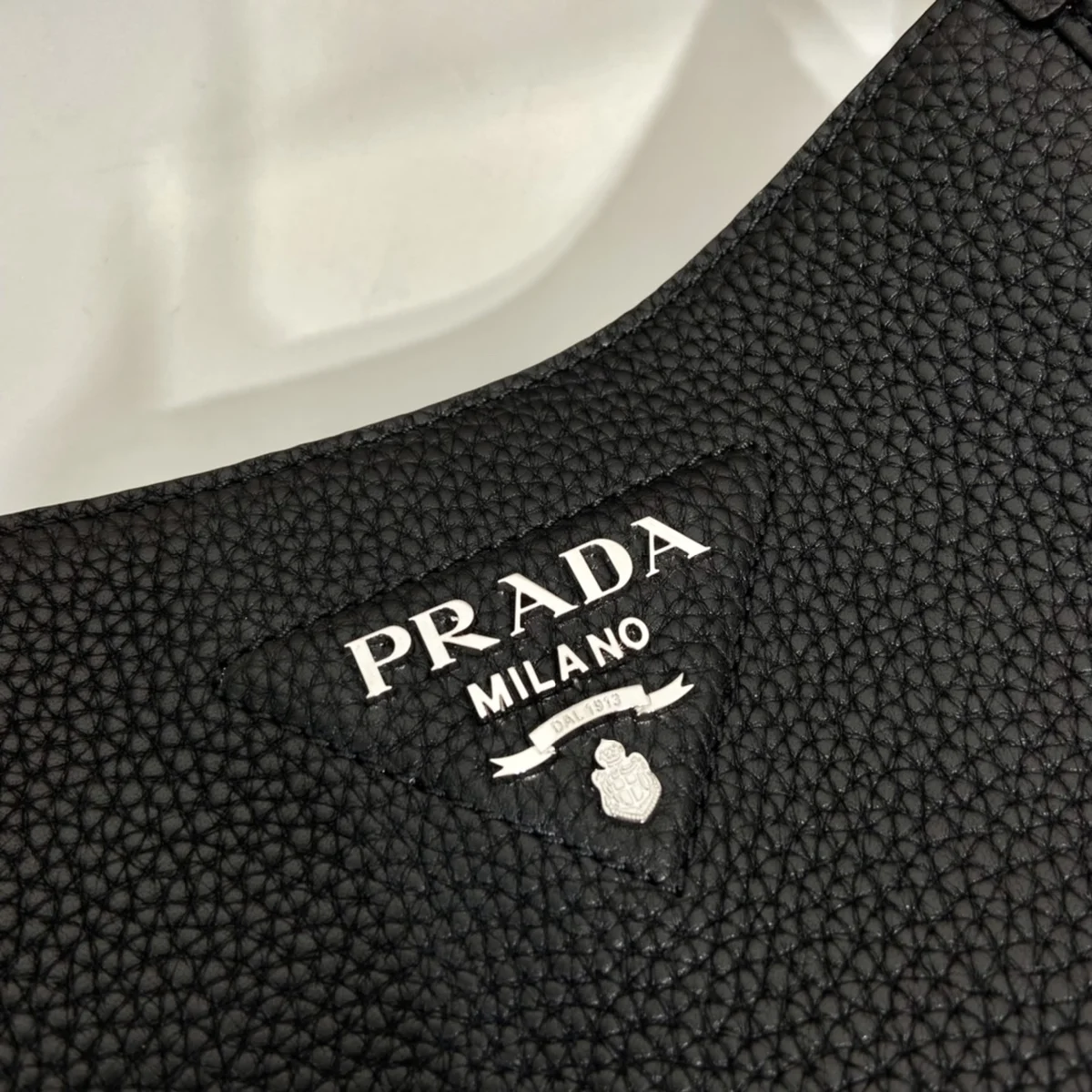 高仿包直銷Prada Mini 1BH191 PM黑色皮革單肩包包正品級別-貨到付款