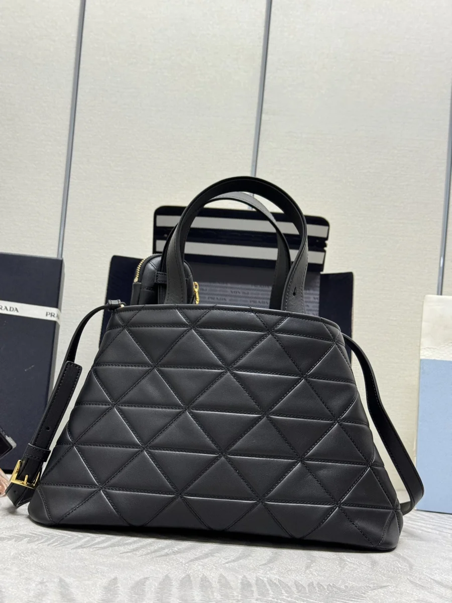 高仿包廠家Prada Symbole 1BG545 MM黑色皮革托特包包正品級別-貨到付款