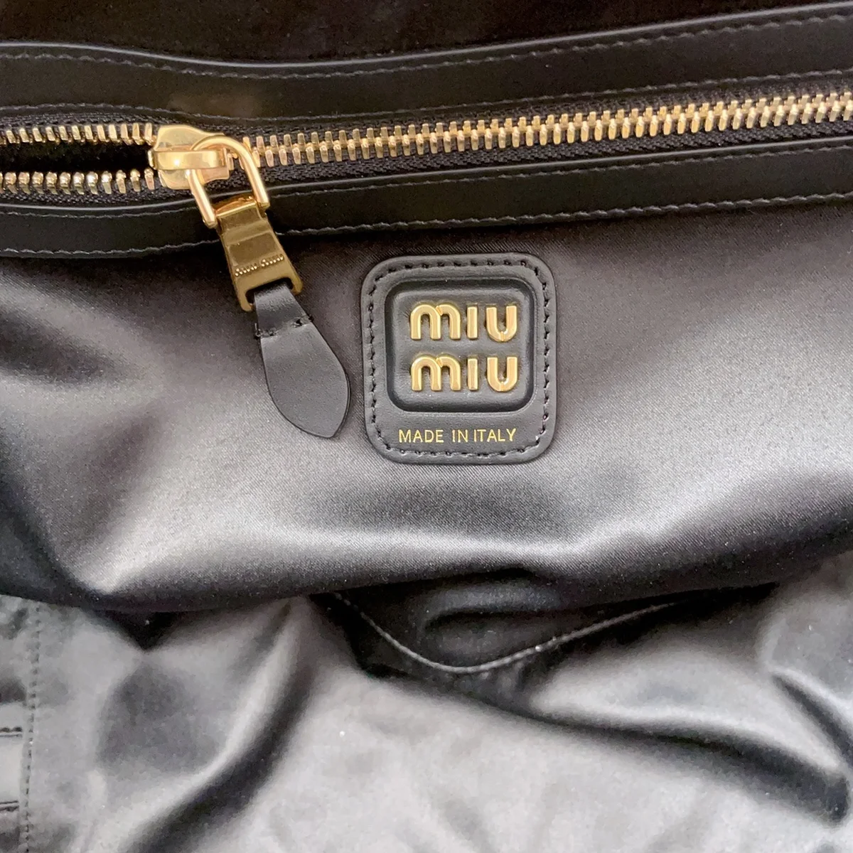 高仿包直銷MiuMiu 皮革Beau包包5BB117正品級別-貨到付款