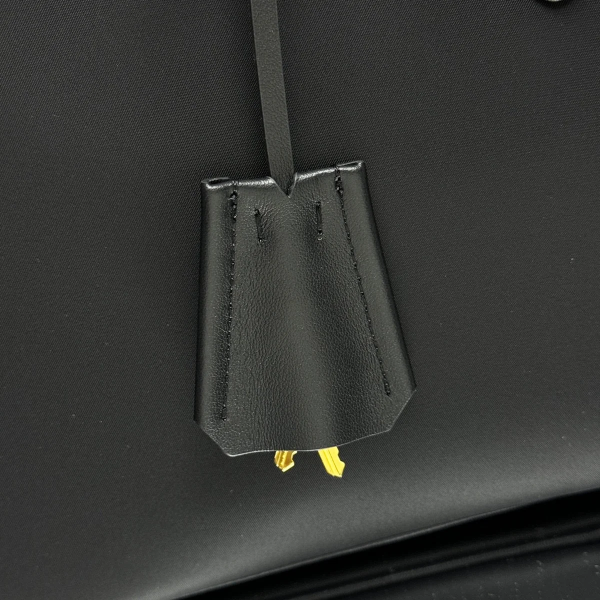 高仿包廠家Prada ReNylon 1BB132 MM黑色皮革托特包包正品級別-貨到付款