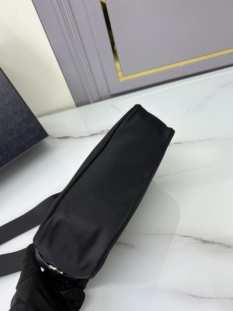 高仿包代購Prada Re-Nylon 1BC167 PM黑色再生尼龍掛肩包包正品級別-貨到付款
