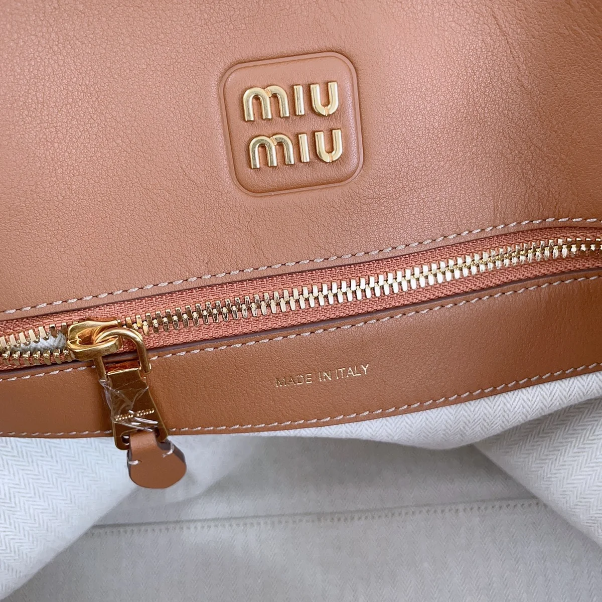 高仿名牌包MiuMiu 皮革包包5BA289正品級別-貨到付款