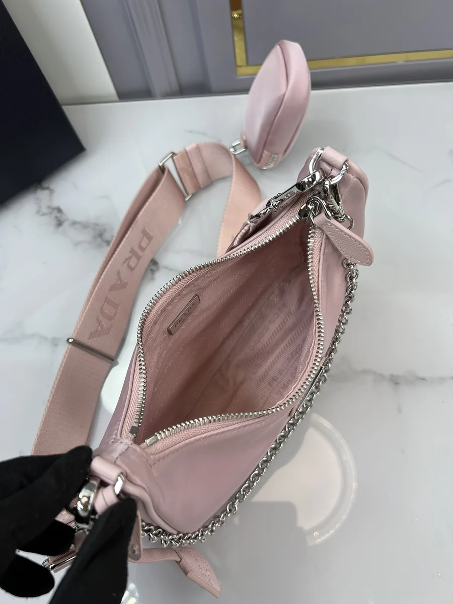 高仿奢侈品包Prada Re-Edition 1BH204 MM粉色皮革肩背包包正品級別-貨到付款