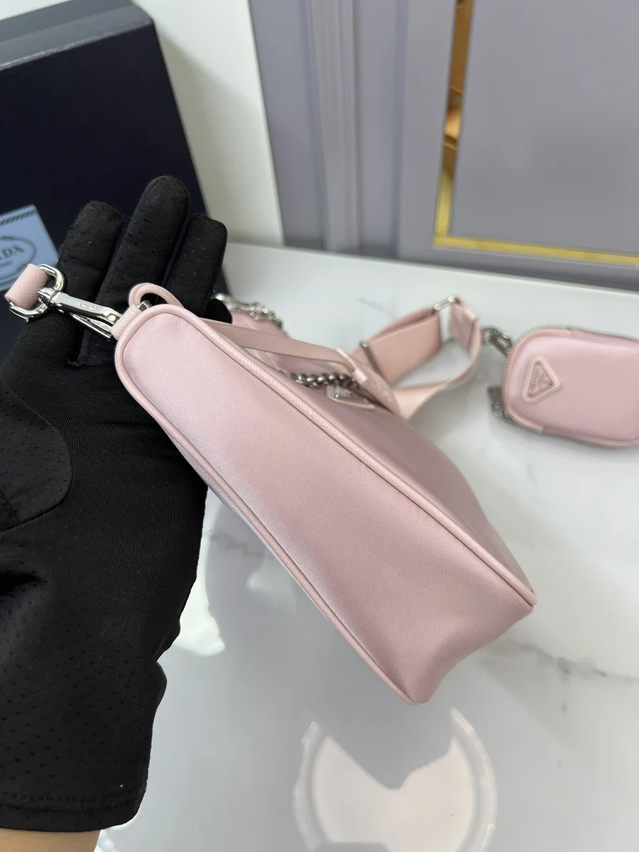 高仿奢侈品包Prada Re-Edition 1BH204 MM粉色皮革肩背包包正品級別-貨到付款