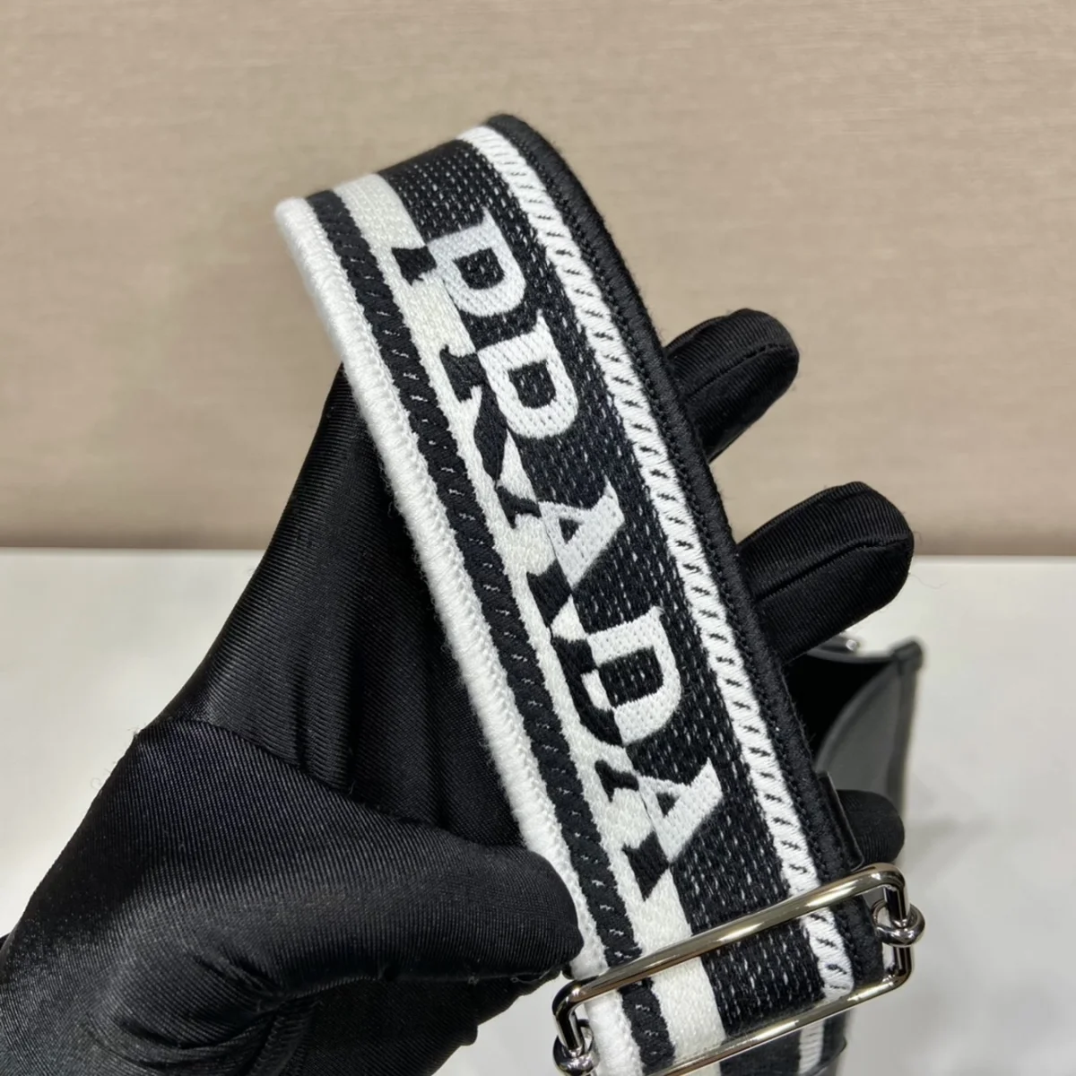 高仿包直銷Prada Mini 1BH191 PM黑色皮革單肩包包正品級別-貨到付款
