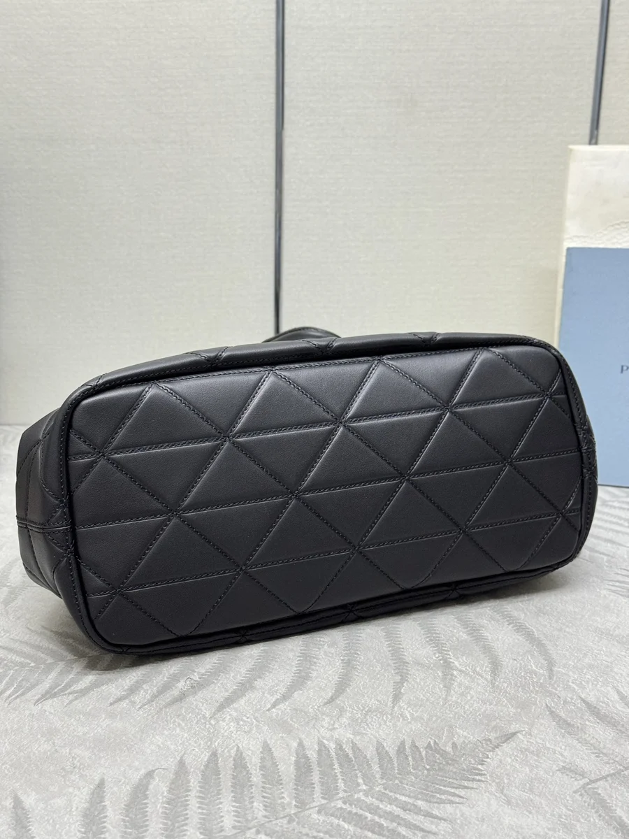 高仿包廠家Prada Symbole 1BG545 MM黑色皮革托特包包正品級別-貨到付款