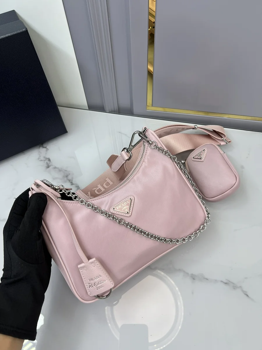 高仿奢侈品包Prada Re-Edition 1BH204 MM粉色皮革肩背包包正品級別-貨到付款