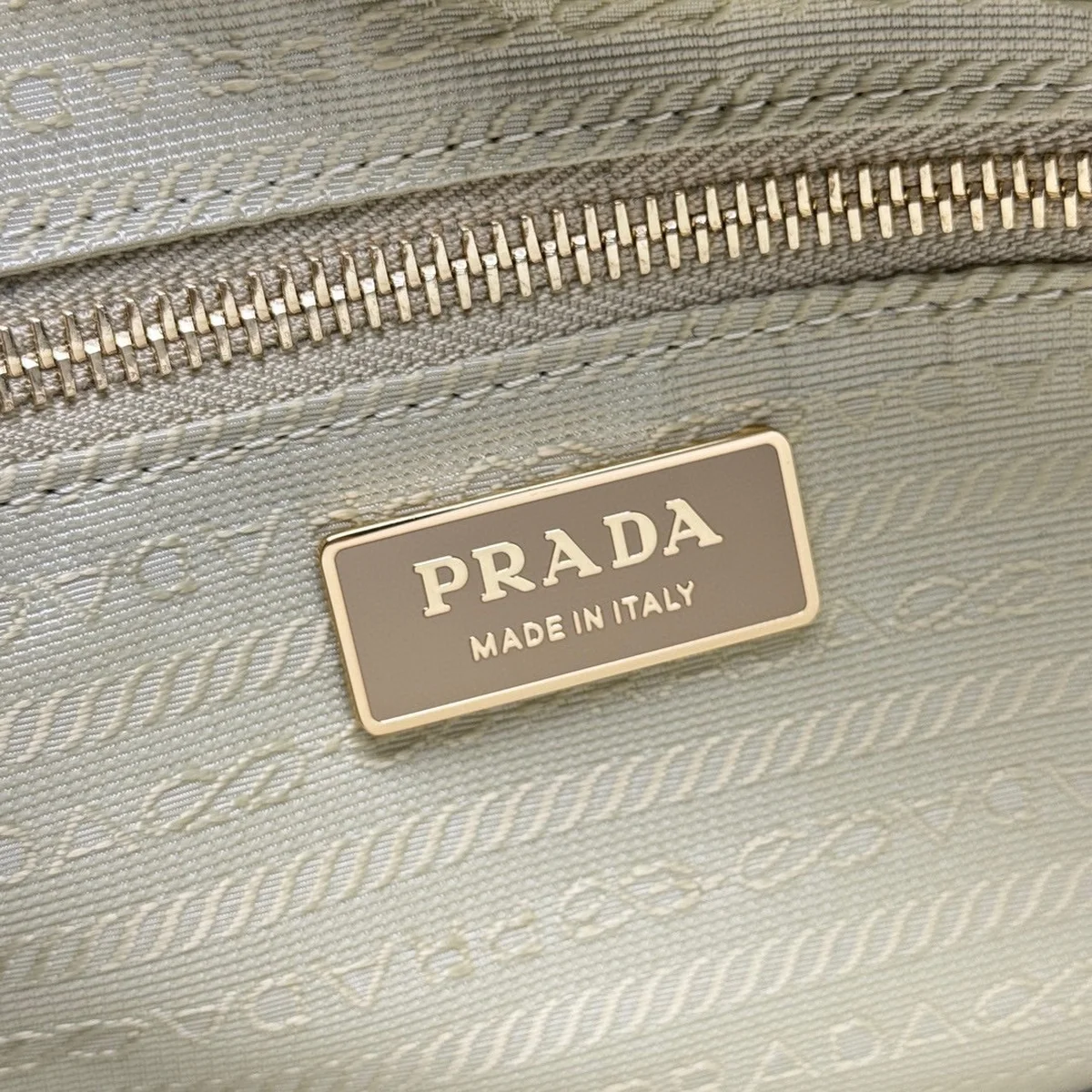 高仿包批發Prada Re-Nylon 1BG529 MM灰色尼龍手提包包正品級別-貨到付款