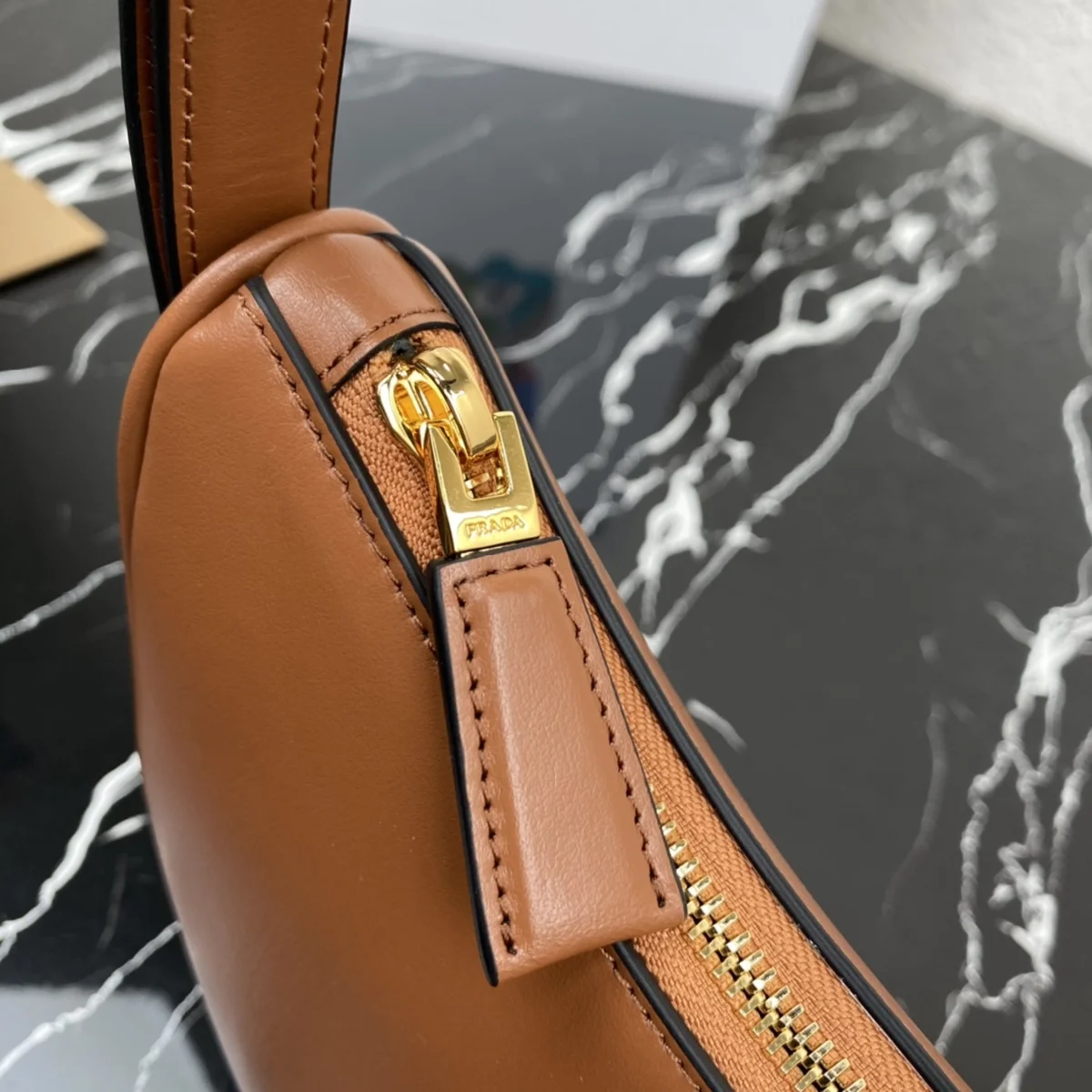 高仿包廠家Prada Curve 1BC194 PM白色 皮革單肩包包正品級別-貨到付款