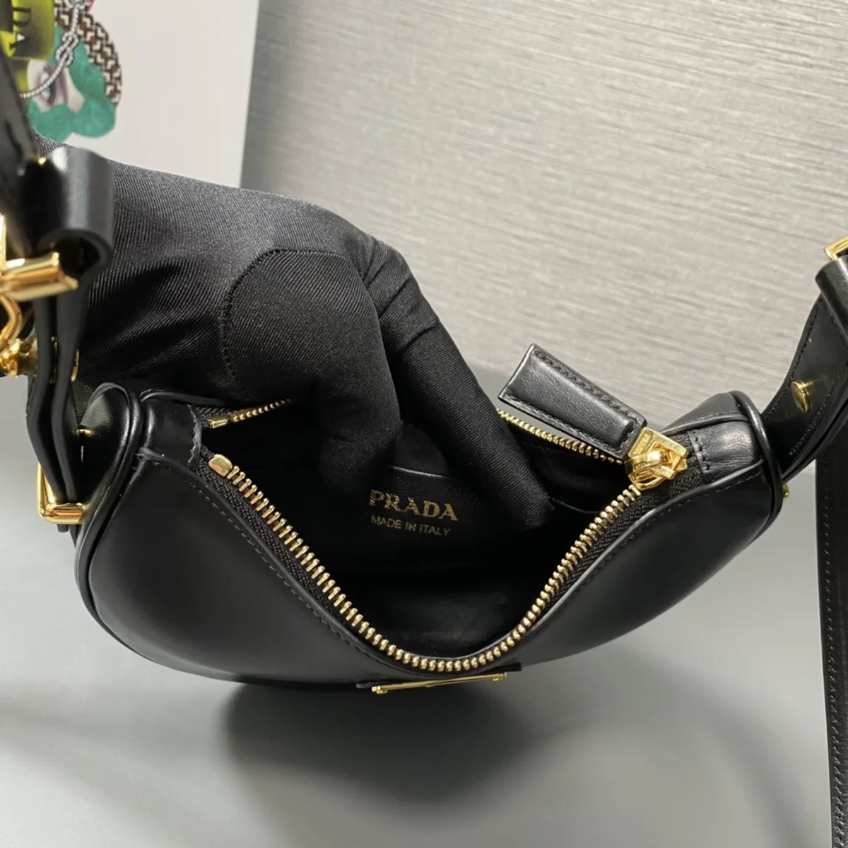 高仿包批發Prada Mini 1BC199 PM黑色皮革單肩包包正品級別-貨到付款