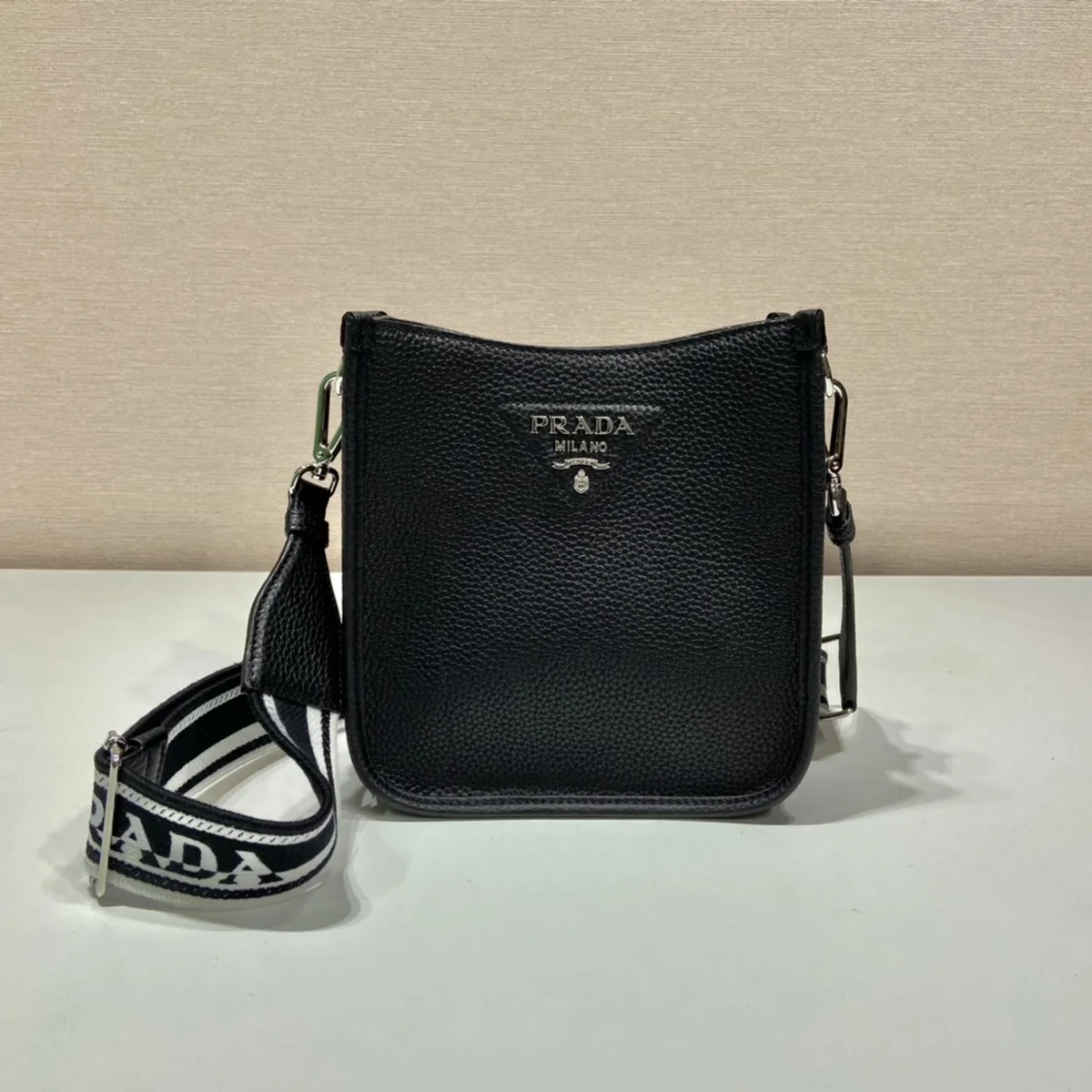 高仿包直銷Prada Mini 1BH191 PM黑色皮革單肩包包正品級別-貨到付款