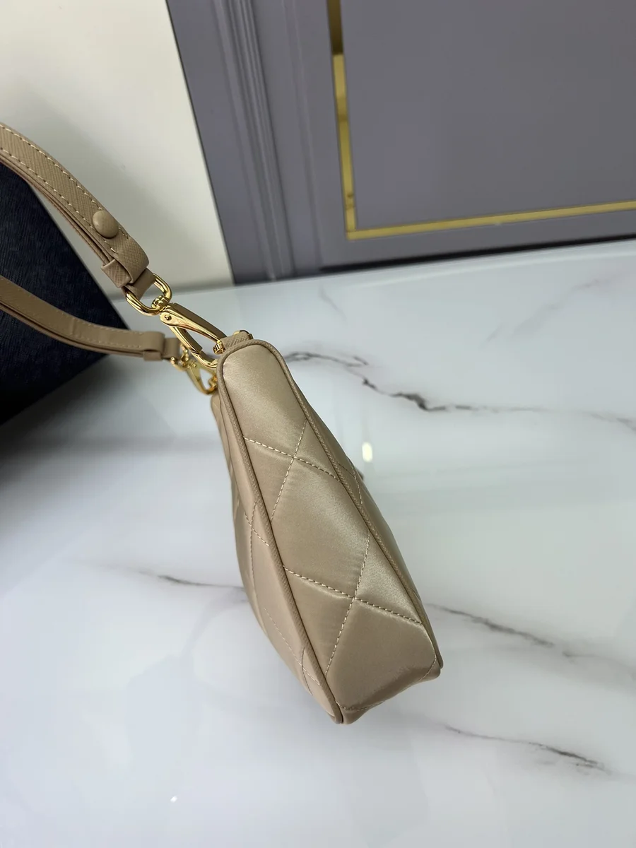 高仿包包Prada Re-Nylon 1BC204 PM黑色尼龍單肩包包正品級別-貨到付款