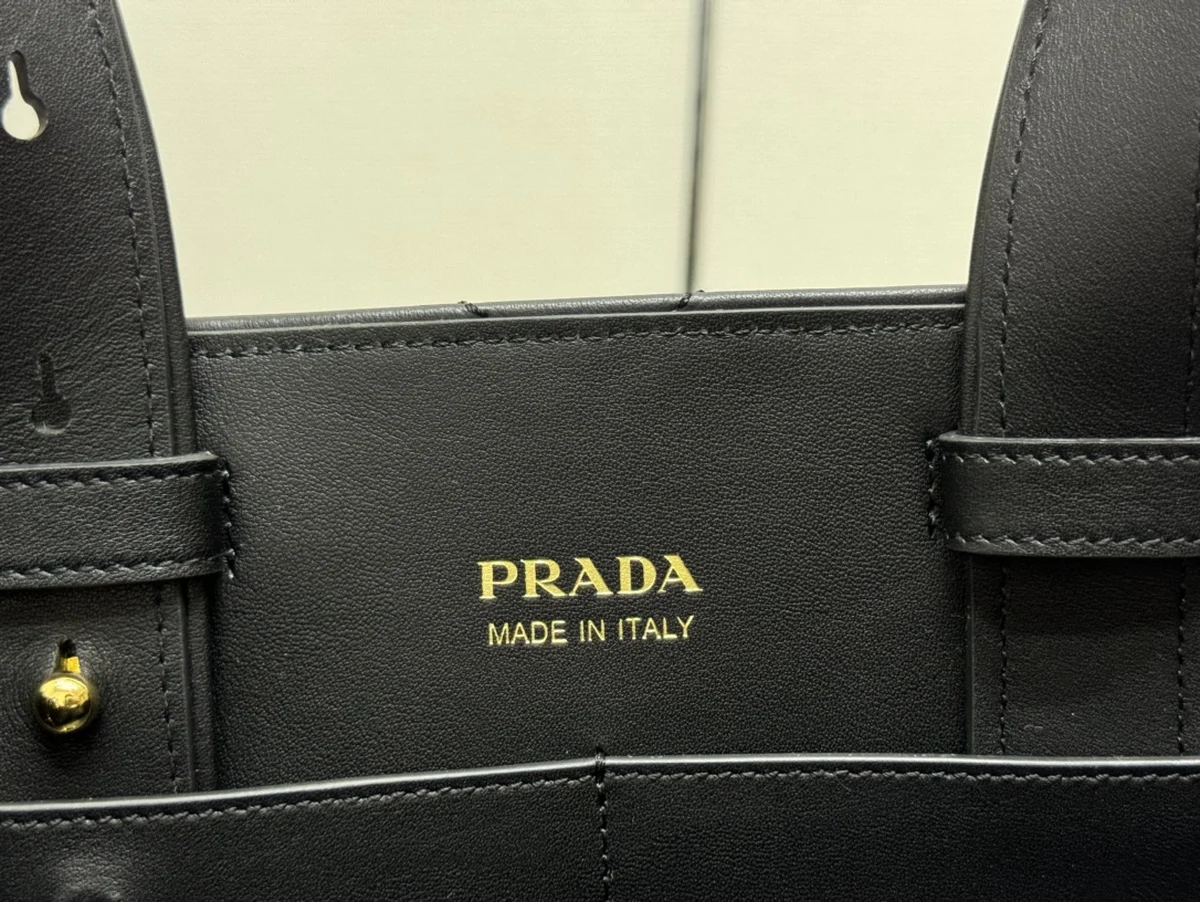 高仿包廠家Prada Symbole 1BG545 MM黑色皮革托特包包正品級別-貨到付款