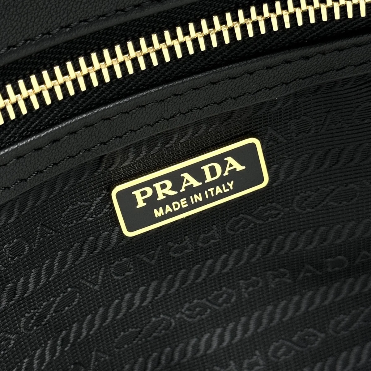 高仿包廠家Prada ReNylon 1BB132 MM黑色皮革托特包包正品級別-貨到付款