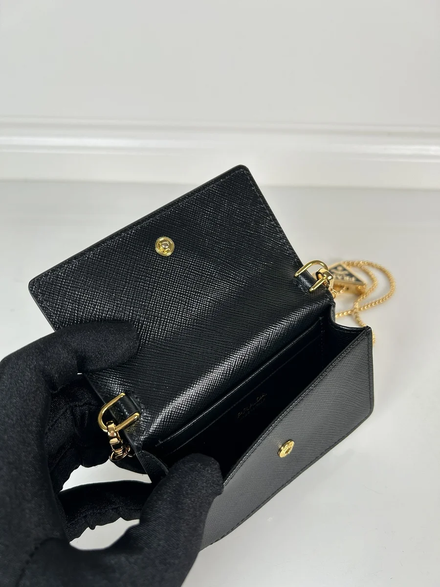 高仿奢侈品包Prada Essentials 1MR034 PM黑色皮革卡片包包正品級別-貨到付款