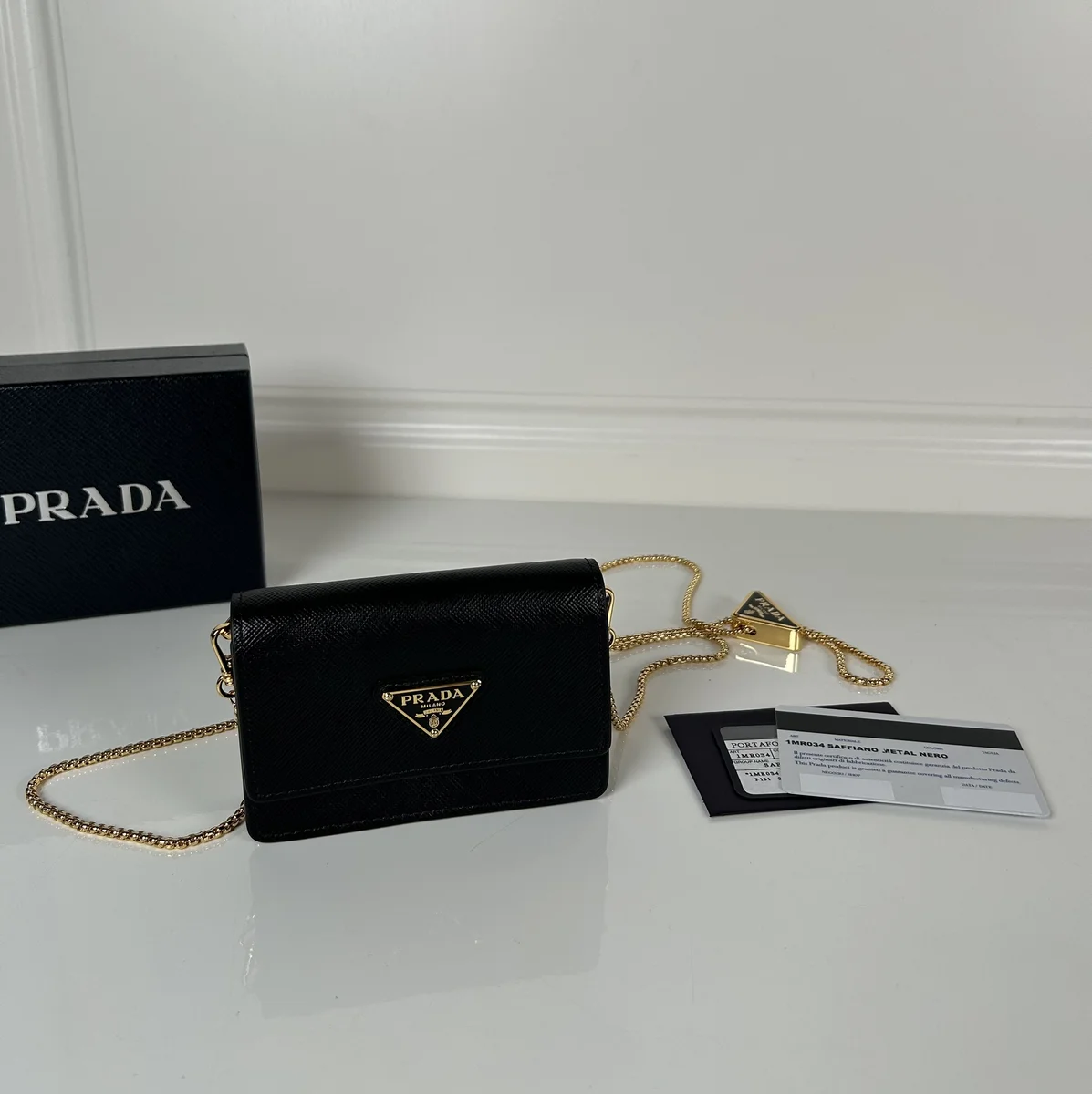 高仿奢侈品包Prada Essentials 1MR034 PM黑色皮革卡片包包正品級別-貨到付款