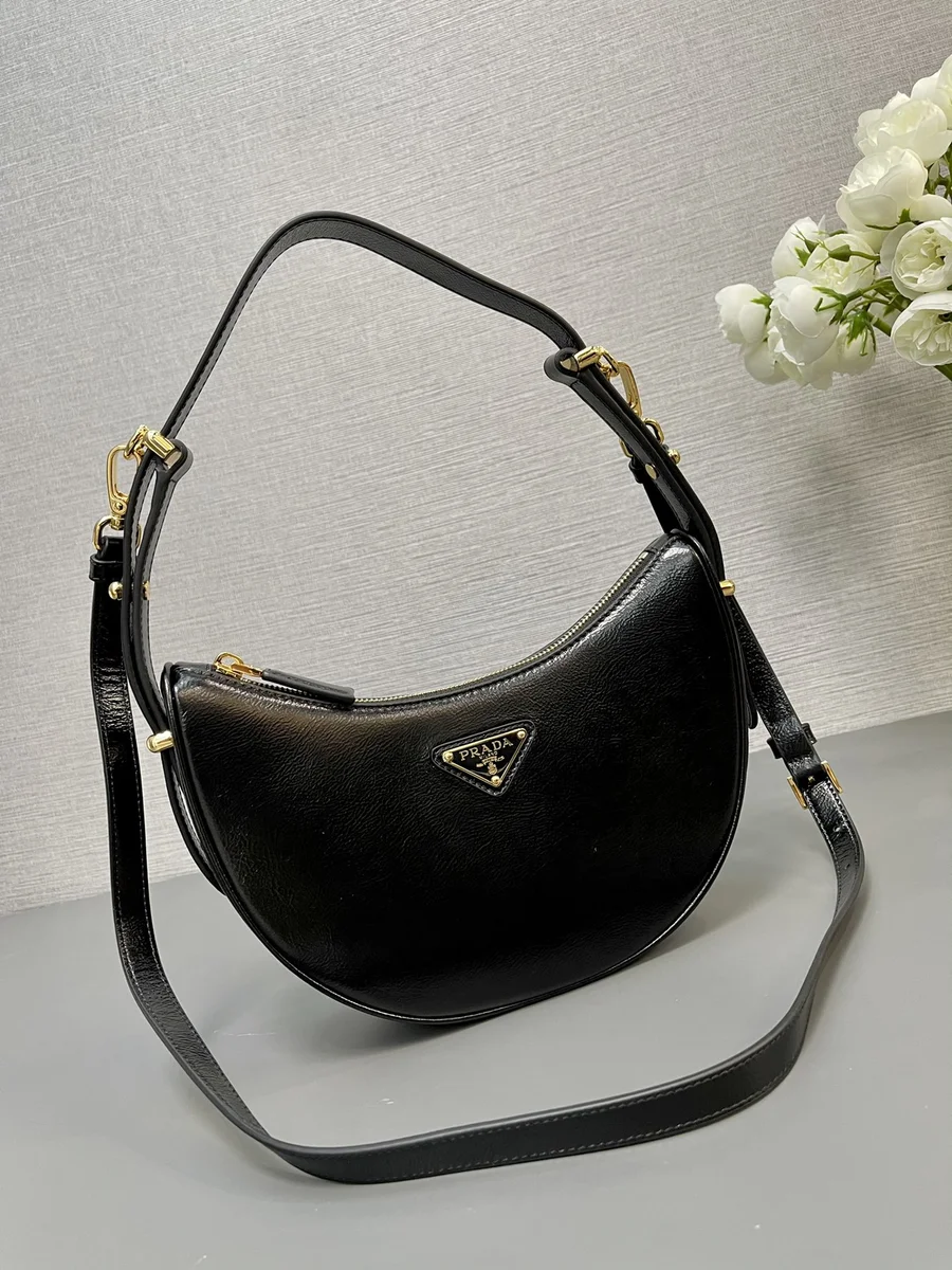 高仿名牌包Prada Classic 1BC194 PM黑色皮革肩背包包正品級別-貨到付款