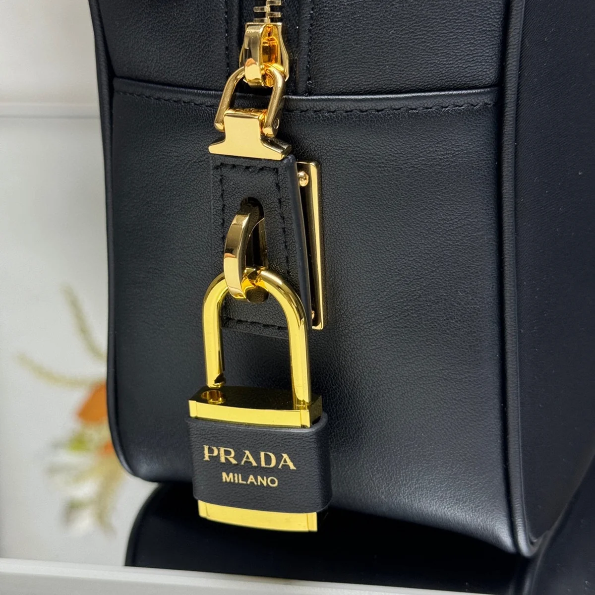 高仿包廠家Prada ReNylon 1BB132 MM黑色皮革托特包包正品級別-貨到付款