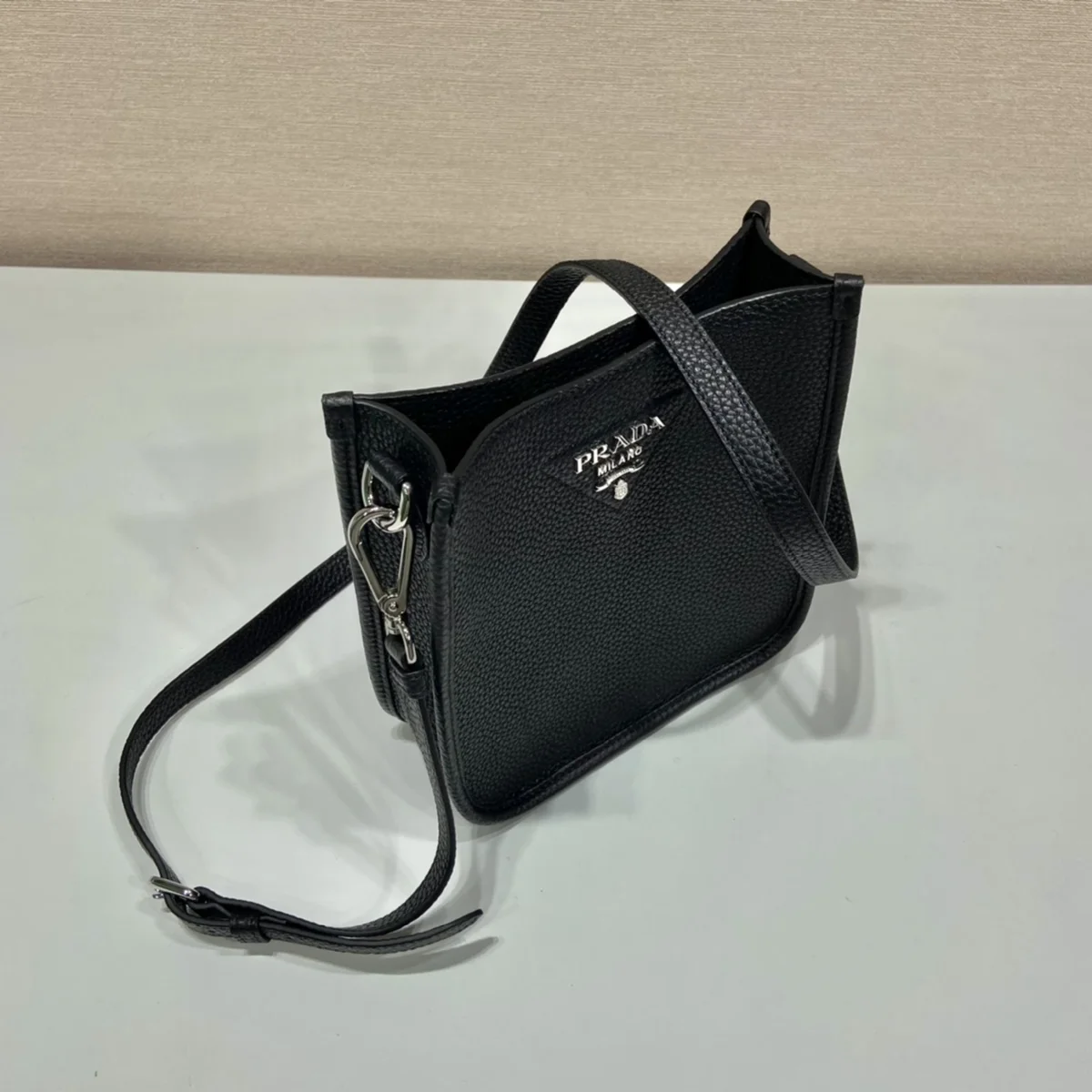 高仿包直銷Prada Mini 1BH191 PM黑色皮革單肩包包正品級別-貨到付款