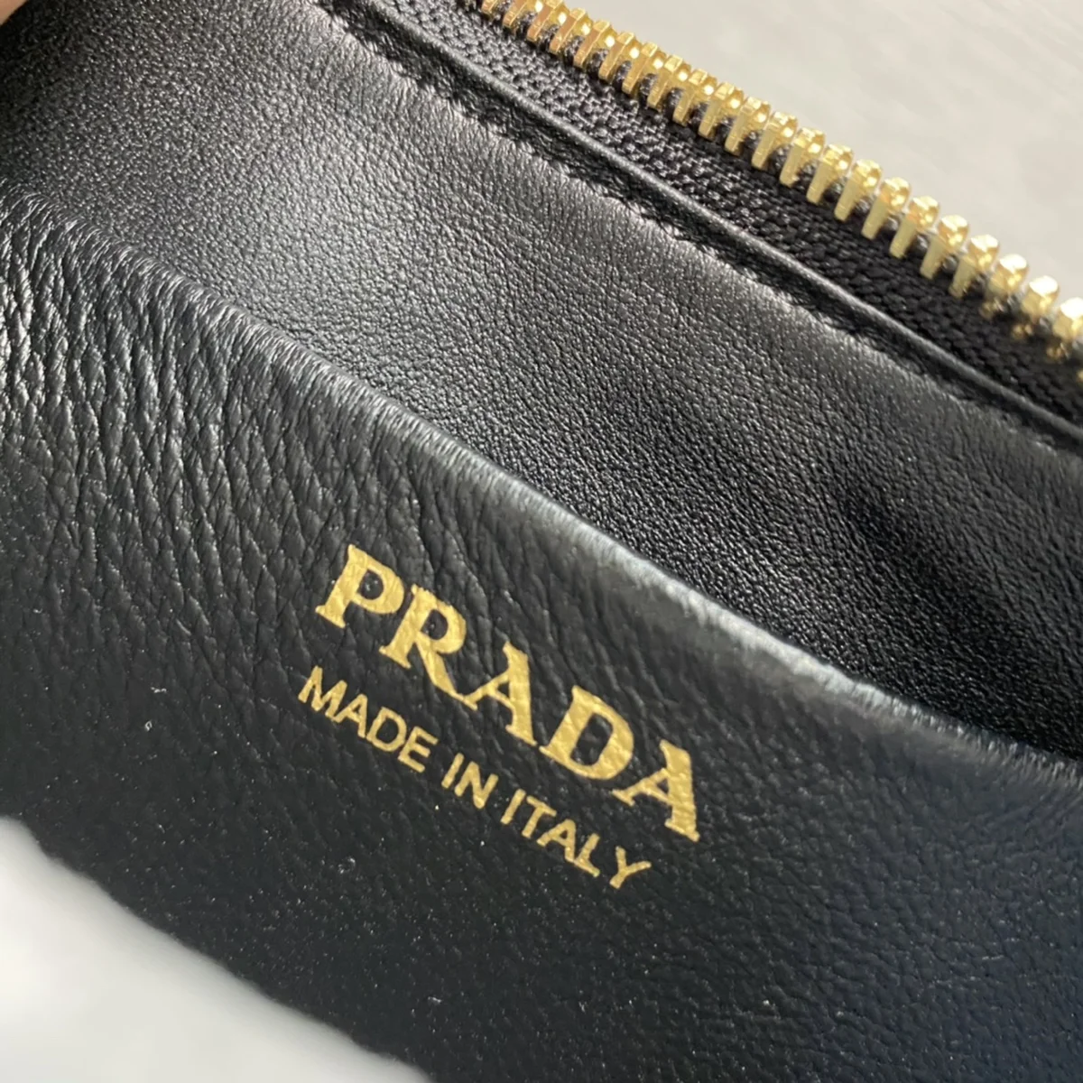 高仿包批發Prada Mini 1BC199 PM黑色皮革單肩包包正品級別-貨到付款