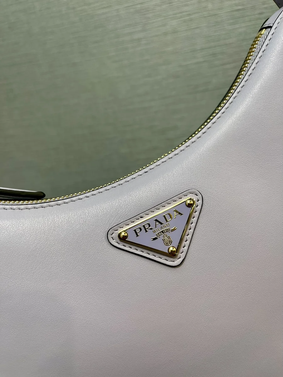 高仿包包Prada Curve 1BC194 PM黑色皮革單肩包包正品級別-貨到付款