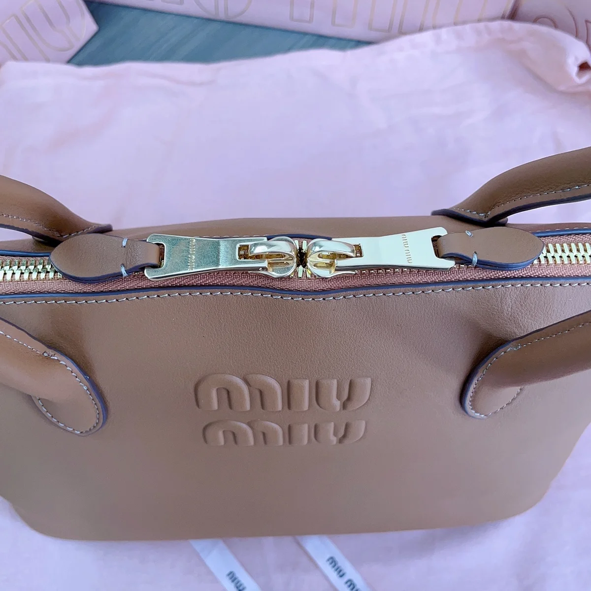 高仿名牌包MiuMiu 皮革包包5BA289正品級別-貨到付款