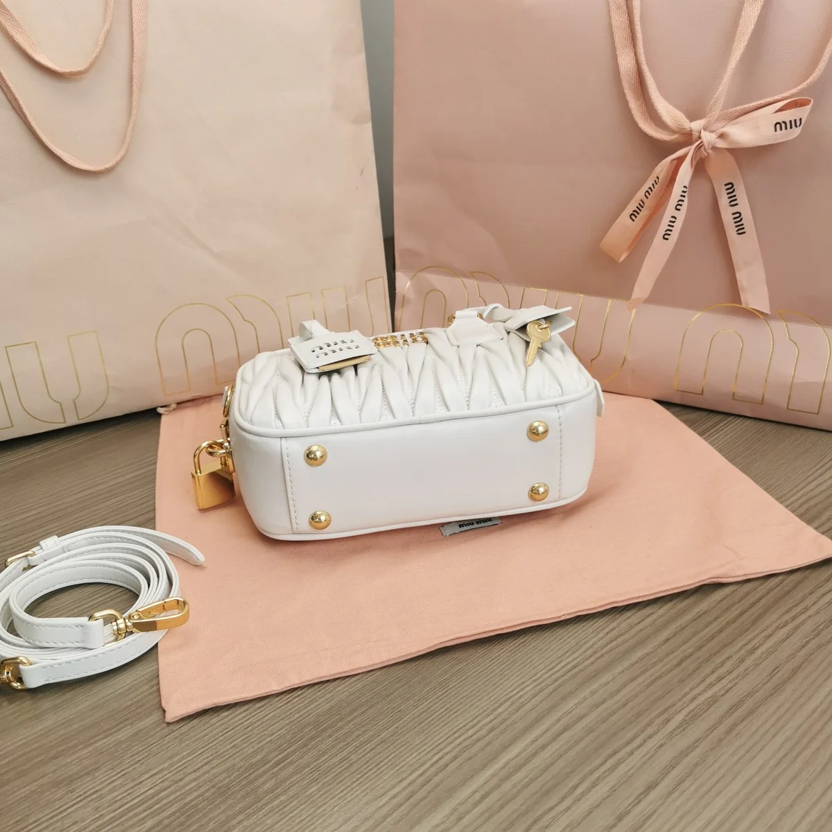 高仿包零售MiuMiu Arcadiematelassé納帕皮革包包5BB123正品級別-貨到付款
