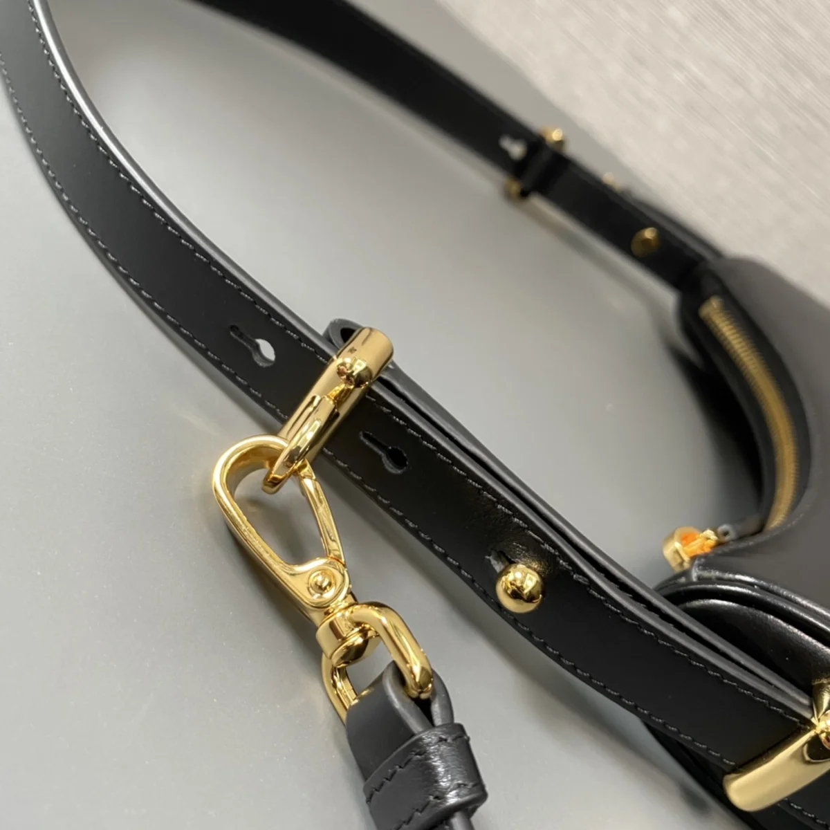 高仿包批發Prada Mini 1BC199 PM黑色皮革單肩包包正品級別-貨到付款