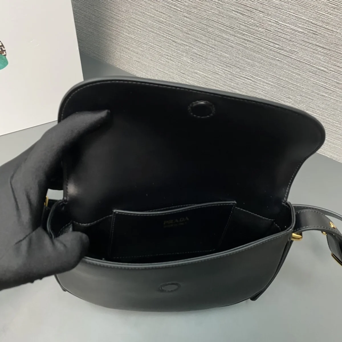 高仿包代購Prada Classic 1BD365 PM黑色皮革單肩包包正品級別-貨到付款