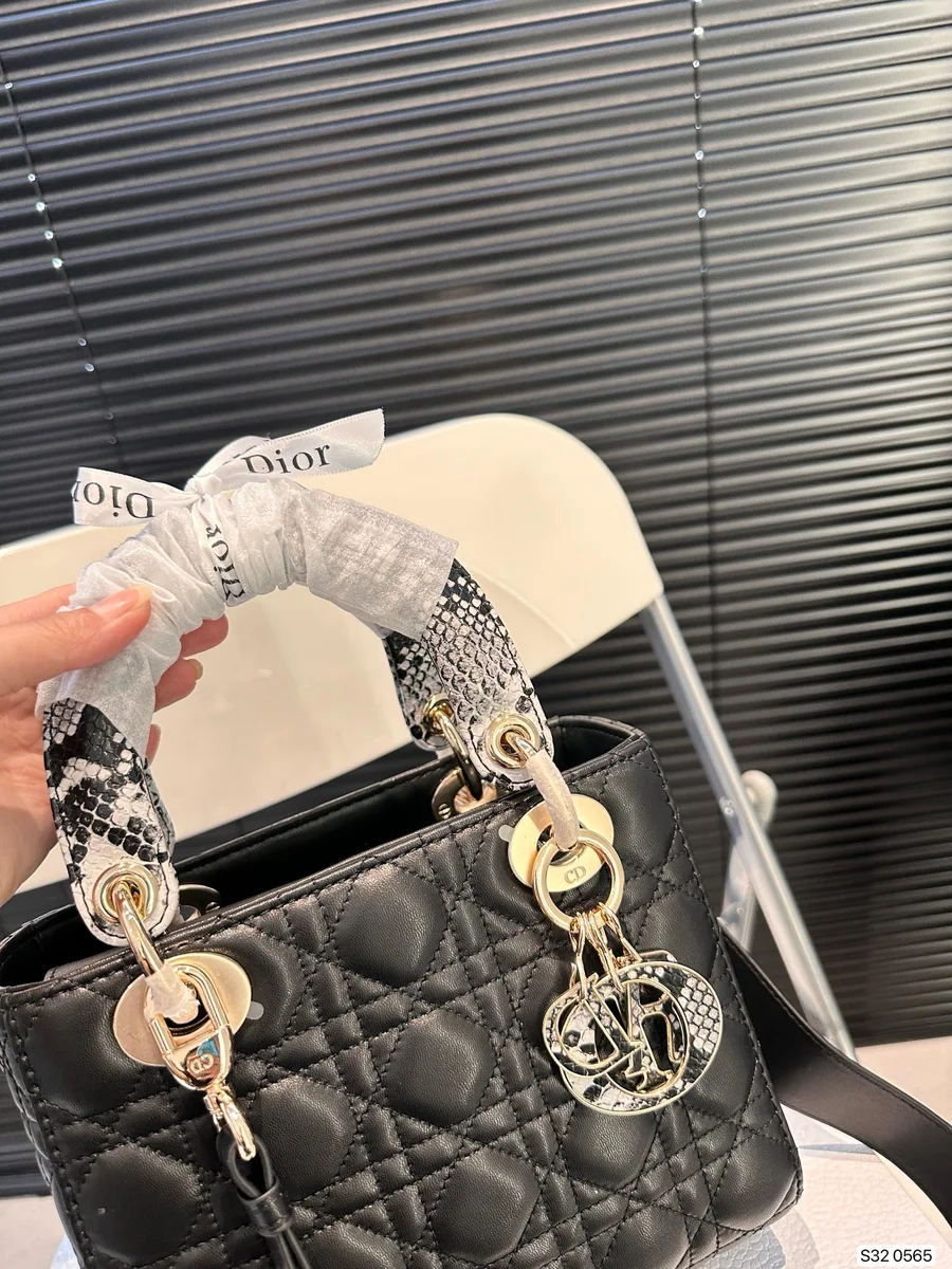 高仿名牌包Dior Lady 黑色 羊皮斜挎包MM-M0565正品級別-貨到付款