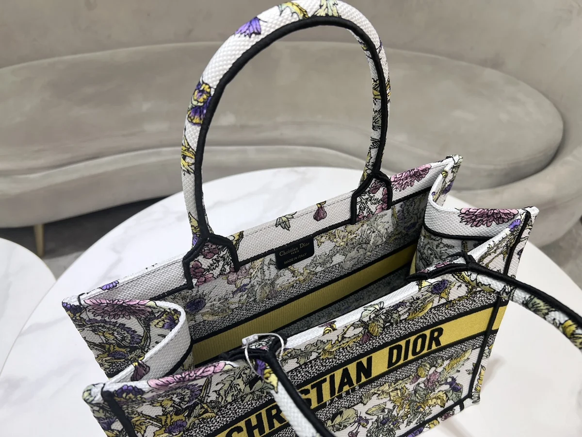 高仿包批發Dior Book 奶白托特包包MM-M1296正品級別-貨到付款