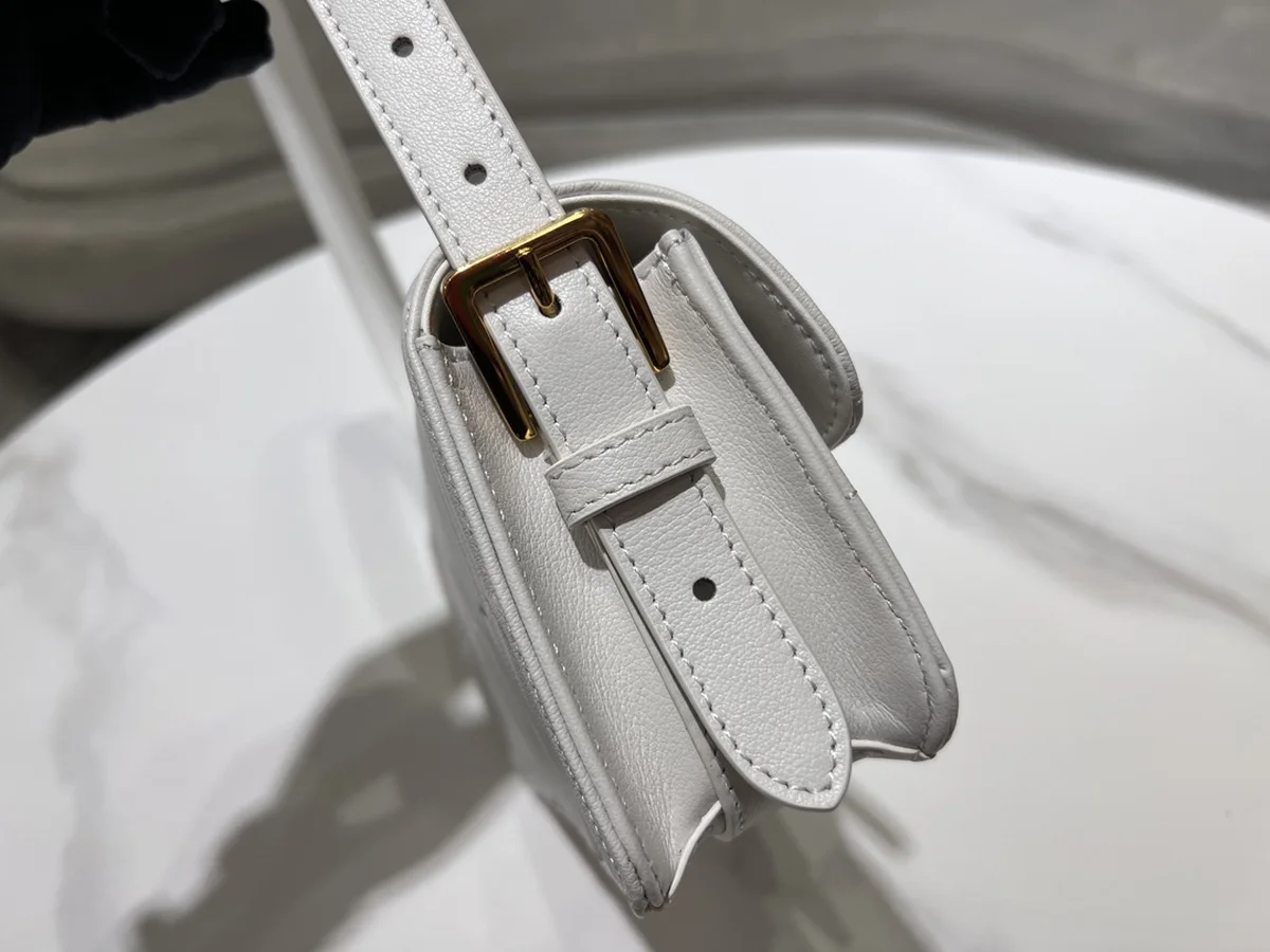 高仿包直銷Dior Miss 白色 小牛皮 翻蓋肩背袋PM-M2610正品級別-貨到付款