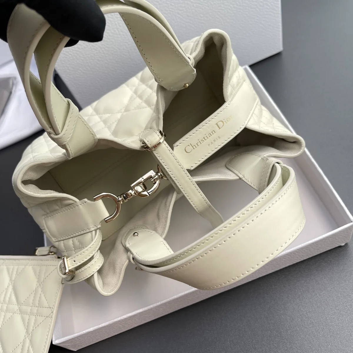高仿奢侈品包Dior Toujours 白色托特包包PM-M2822正品級別-貨到付款