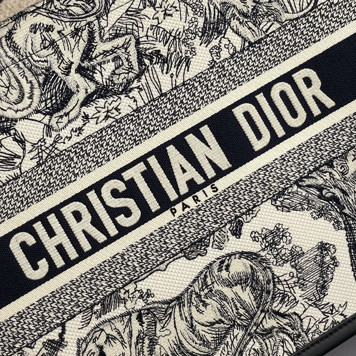 高仿名牌包Dior Book 白色托特包包MM-M1324正品級別-貨到付款
