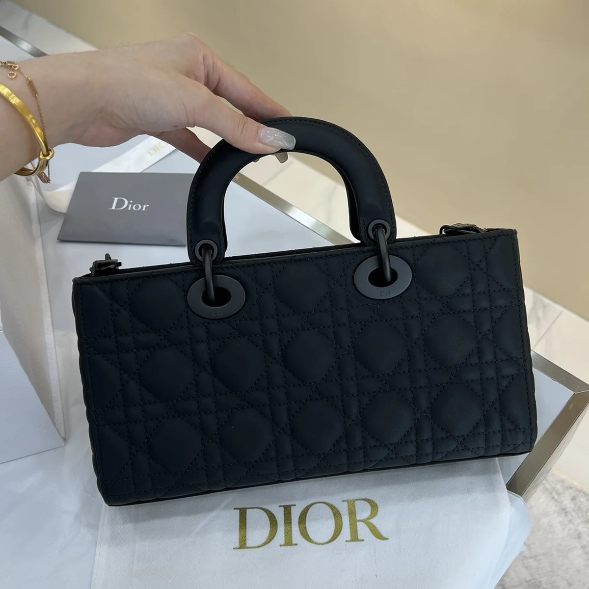 高仿包包Dior Lady 黑色 小牛皮斜挎包MM-M0540正品級別-貨到付款