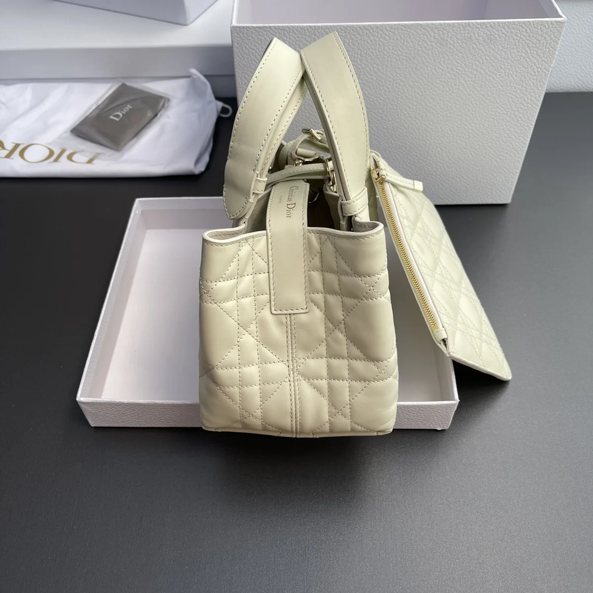 高仿奢侈品包Dior Toujours 白色托特包包PM-M2822正品級別-貨到付款