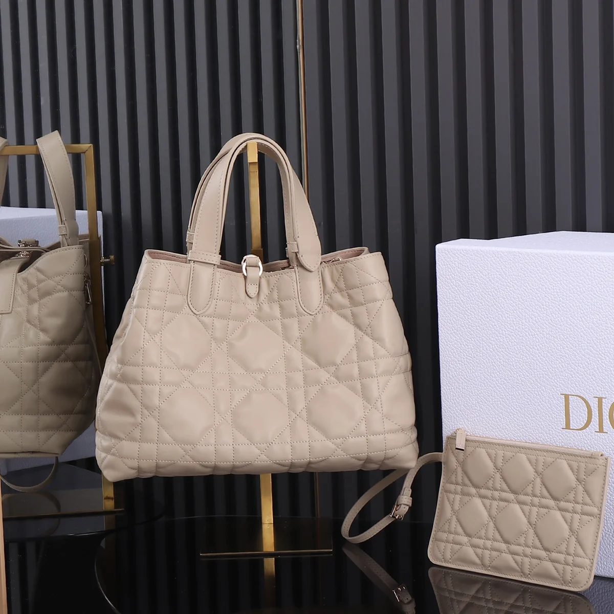 高仿奢侈品包Dior Toujours 象牙色 小牛皮托特包包MM-M2821正品級別-貨到付款
