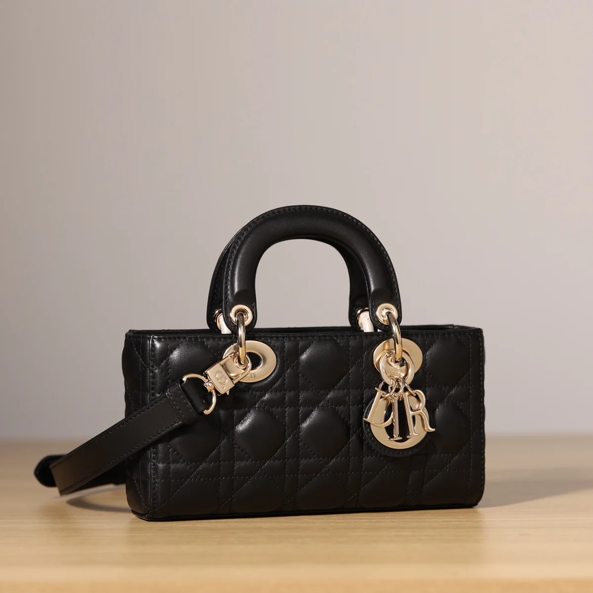 高仿包零售Dior Lady 黑色斜挎包PM-M0613正品級別-貨到付款