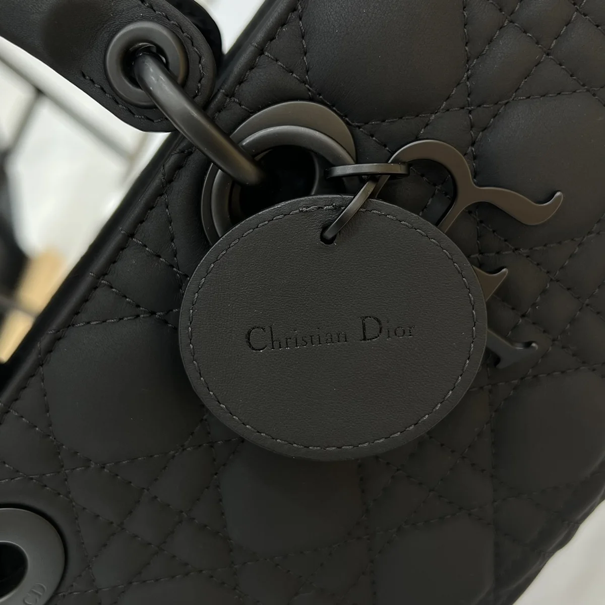 高仿包包Dior Lady 黑色 小牛皮斜挎包MM-M0540正品級別-貨到付款