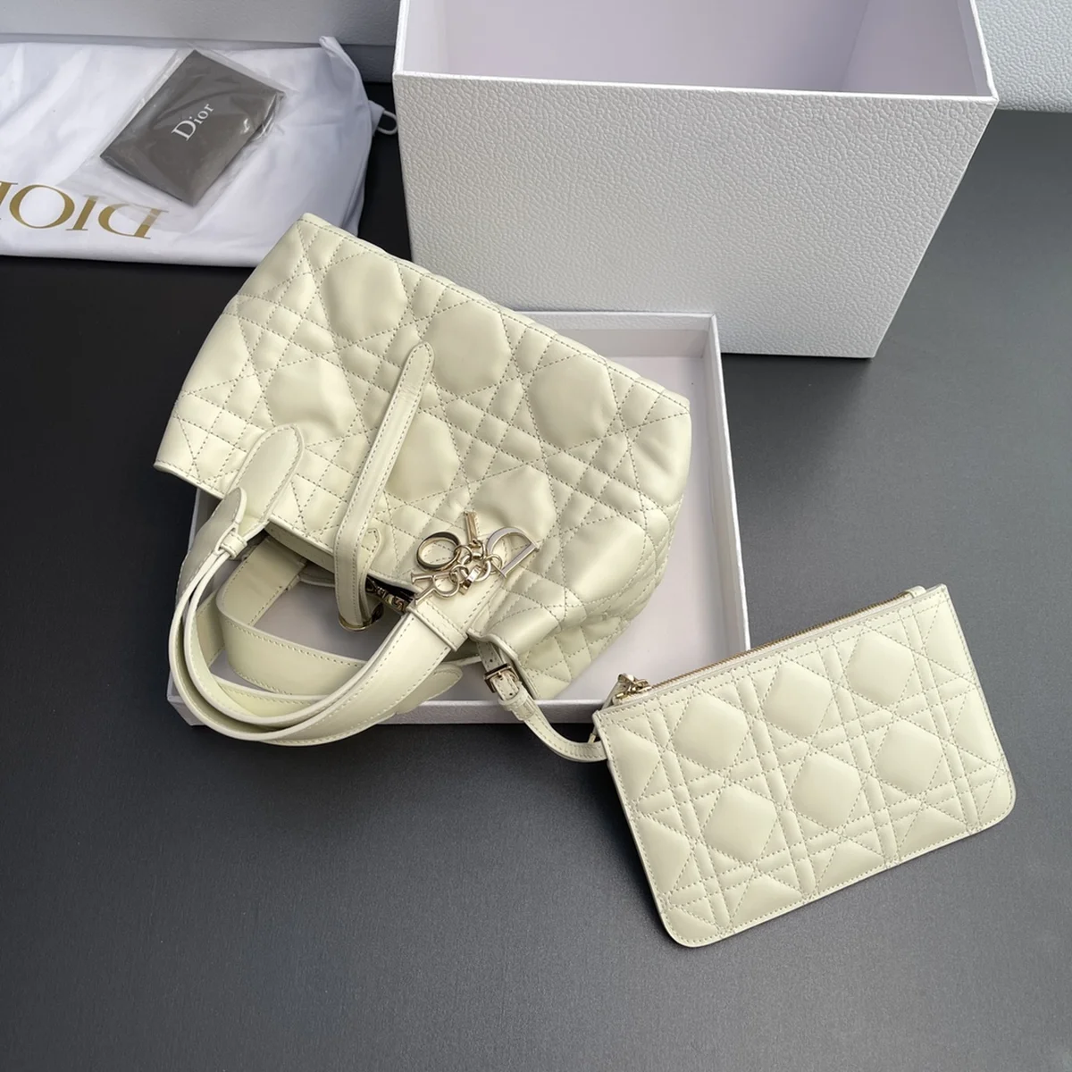 高仿奢侈品包Dior Toujours 白色托特包包PM-M2822正品級別-貨到付款