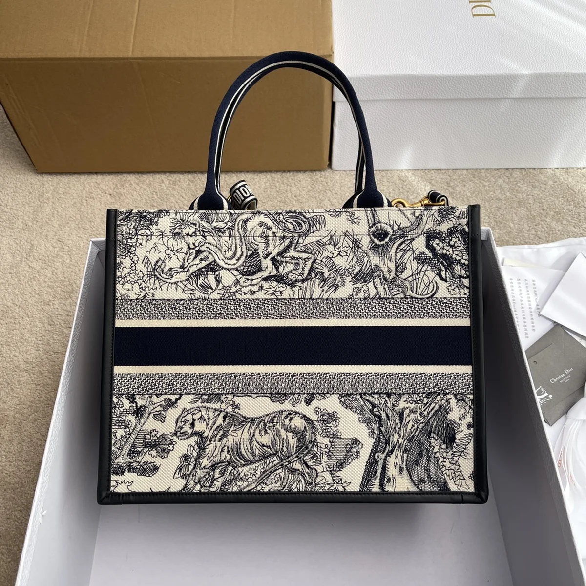 高仿名牌包Dior Book 白色托特包包MM-M1324正品級別-貨到付款