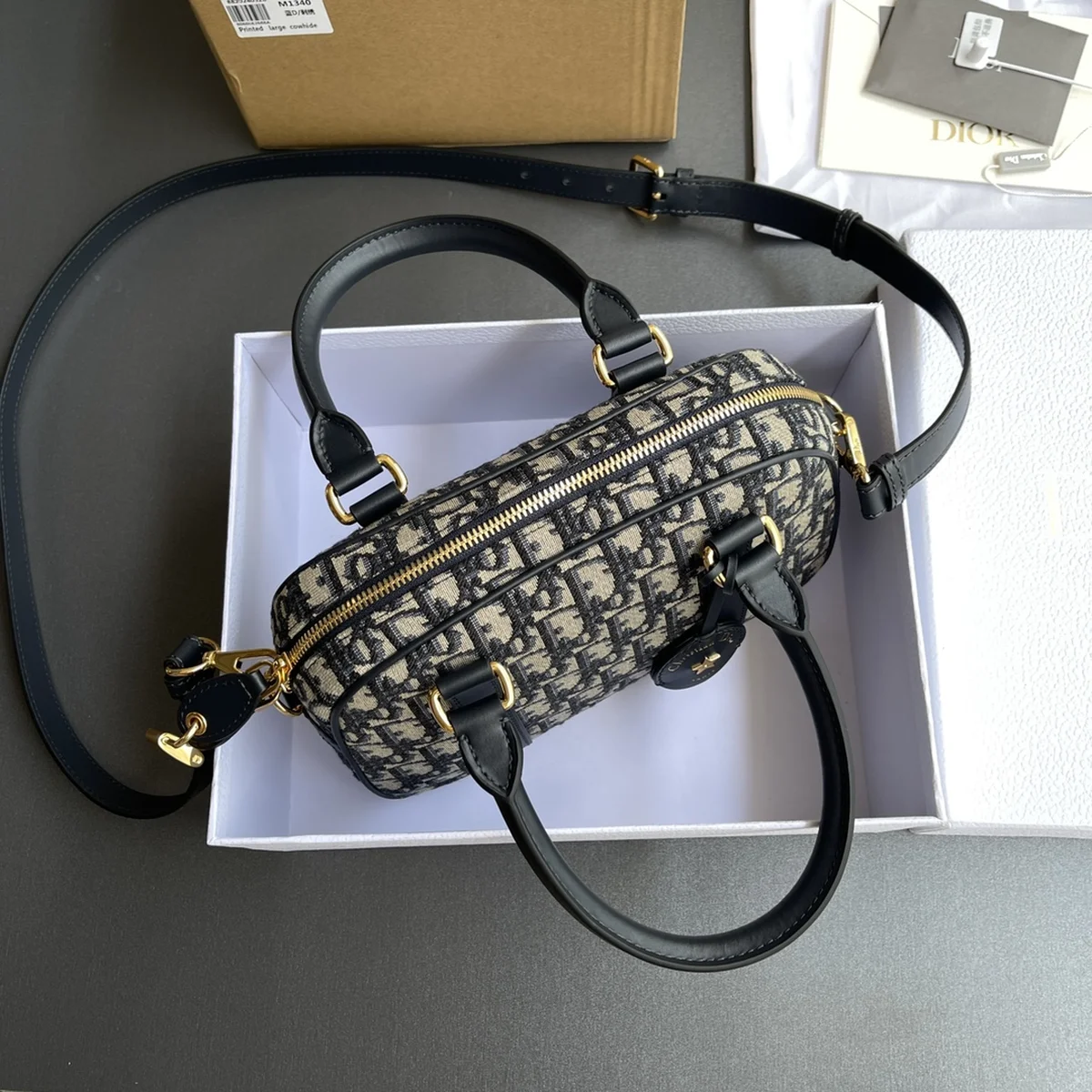 高仿名牌包Dior D-Vibe 藍色 皮革斜挎包MM-M1340正品級別-貨到付款