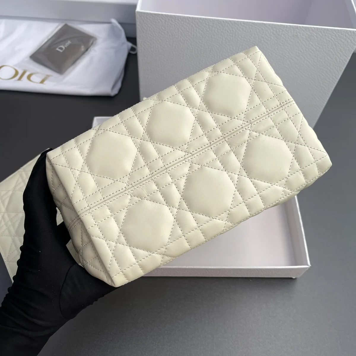 高仿奢侈品包Dior Toujours 白色托特包包PM-M2822正品級別-貨到付款