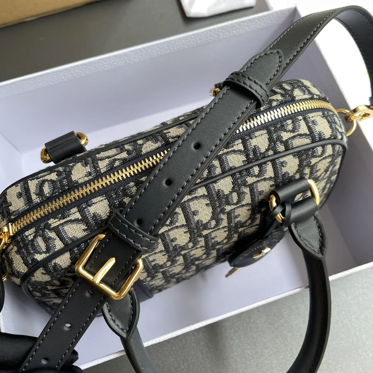 高仿名牌包Dior D-Vibe 藍色 皮革斜挎包MM-M1340正品級別-貨到付款