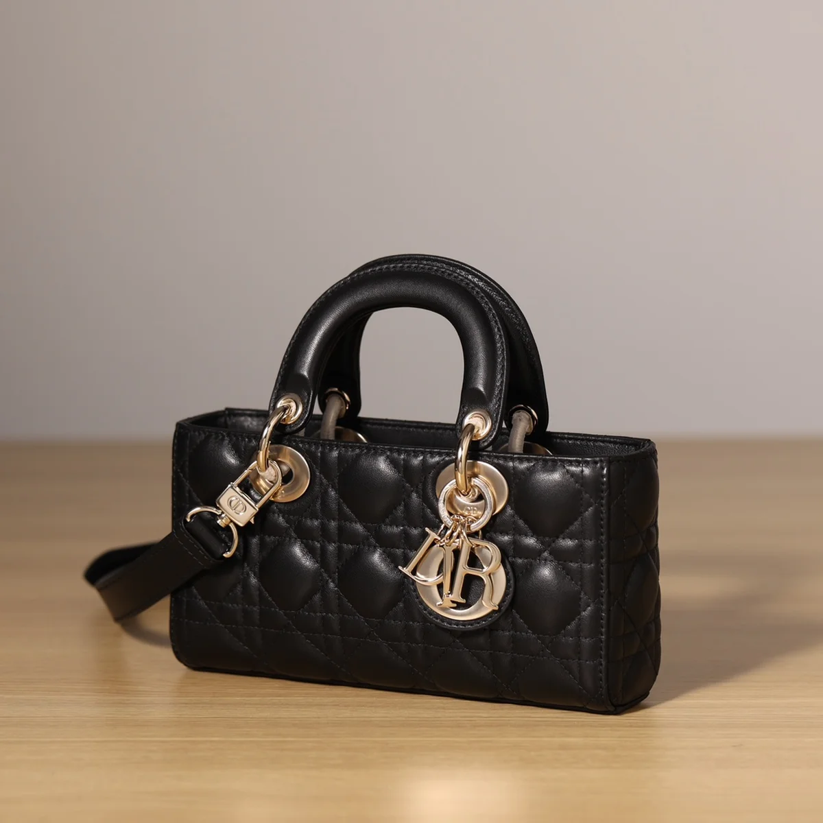 高仿包零售Dior Lady 黑色斜挎包PM-M0613正品級別-貨到付款