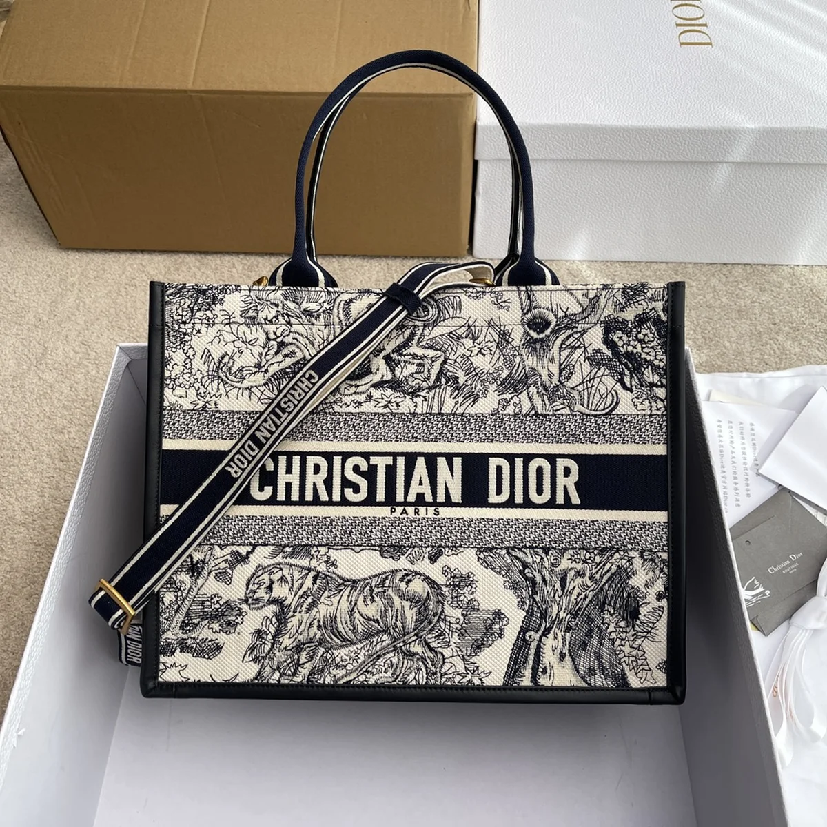 高仿名牌包Dior Book 白色托特包包MM-M1324正品級別-貨到付款