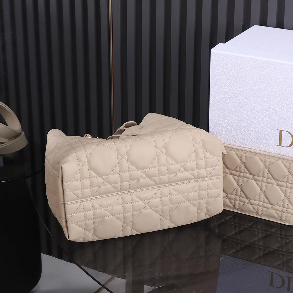 高仿奢侈品包Dior Toujours 象牙色 小牛皮托特包包MM-M2821正品級別-貨到付款
