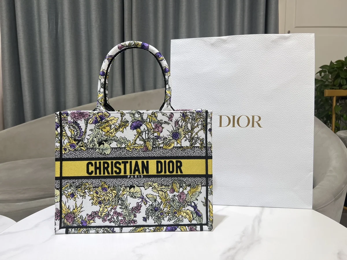 高仿包批發Dior Book 奶白托特包包MM-M1296正品級別-貨到付款